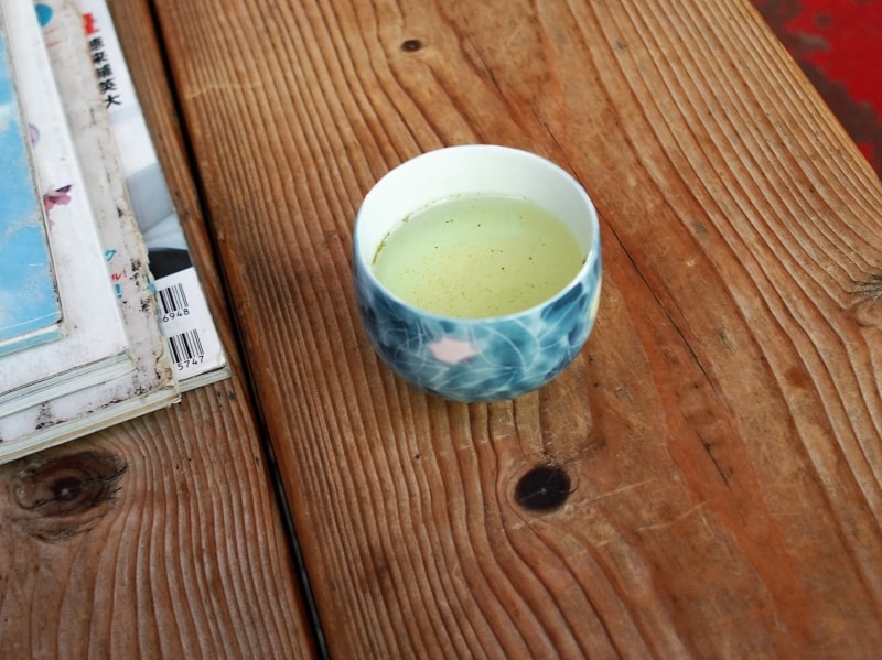 話好きで元気のいい女性が働いている