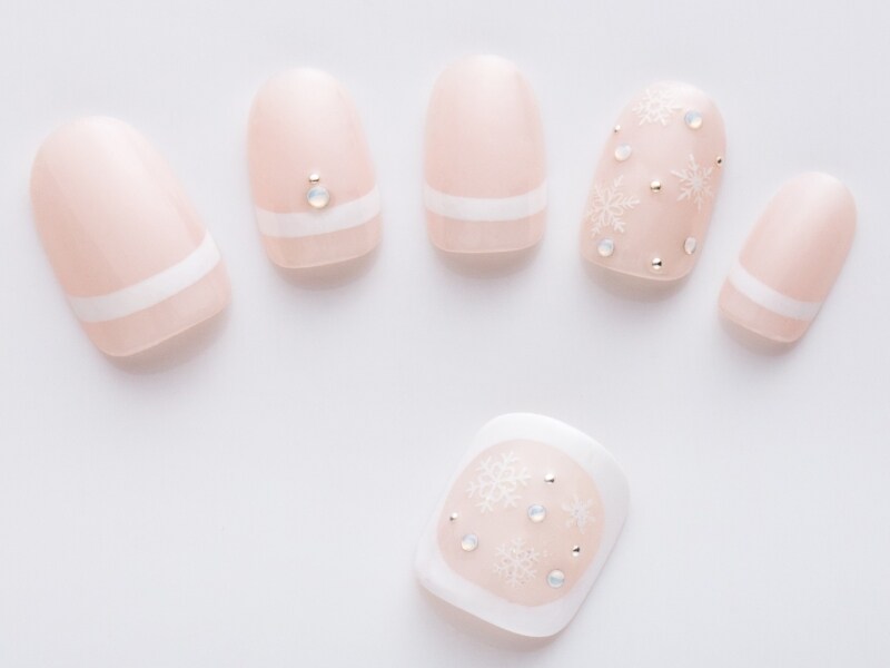 オパールストーンの優しい輝きがマッチ