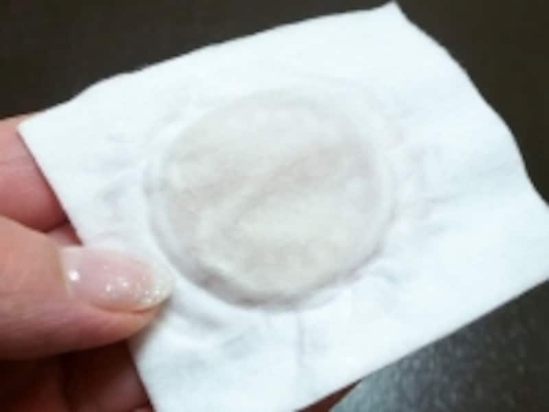 キレイにクレンジングしたつもりなのに、イオン導入器を使うと、まだまだこんなに汚れが