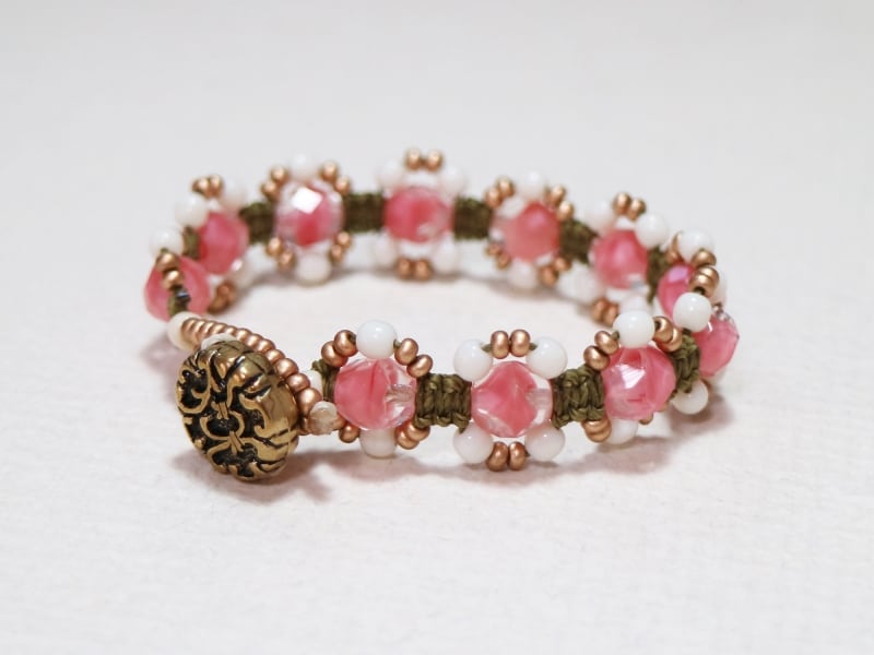 マクラメ：平結びとビーズのブレスレット