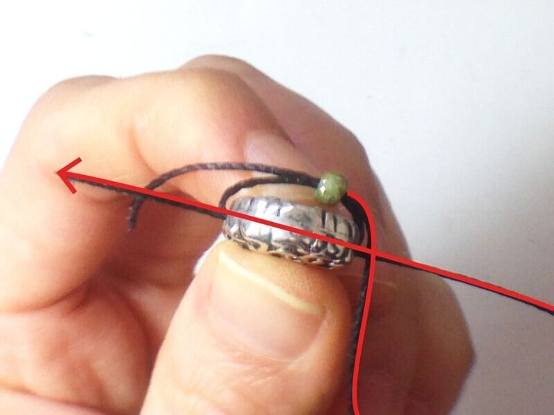 コードはゆっくり通すと上手く通せます。