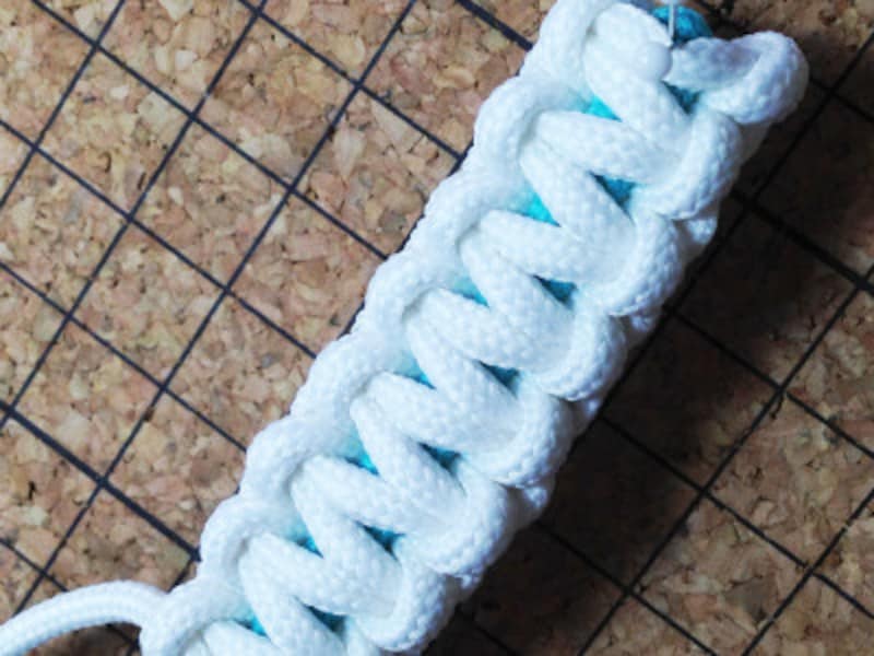 平結びの編み方を学んでアクセサリーを作ろう