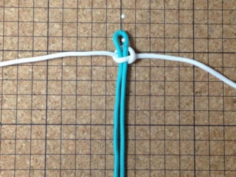 緩みが残らないようギュッと引き締めて。