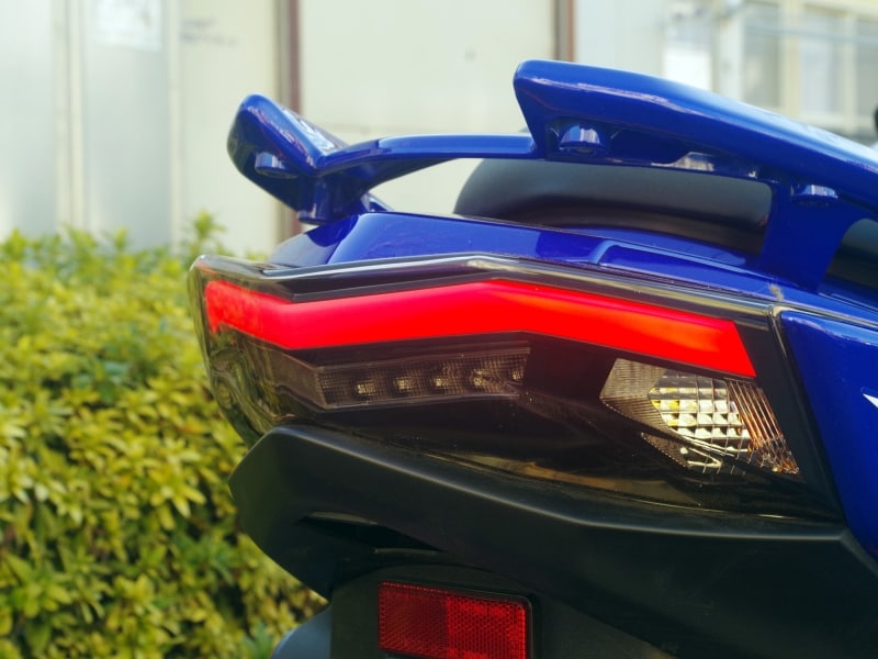 4代目シグナスX 特徴的なLEDポジションランプ