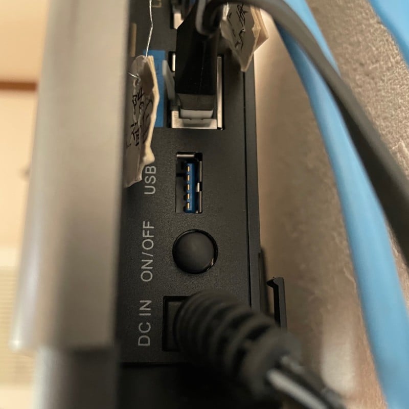 るか、その上のスイッチで再起動する。