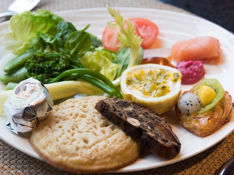 アミラフシの朝食に並ぶ食材は、他のモルディブのリゾート では類を見ないほど新鮮だと好評