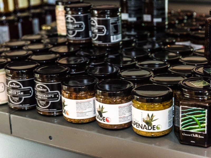 ルーク・マンガン氏プロデュースの調味料コーナーもある！