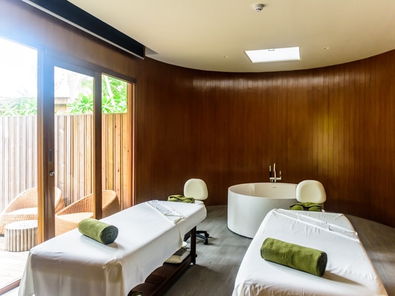 スパトリートメントの個室はプライベートを重視した造り。