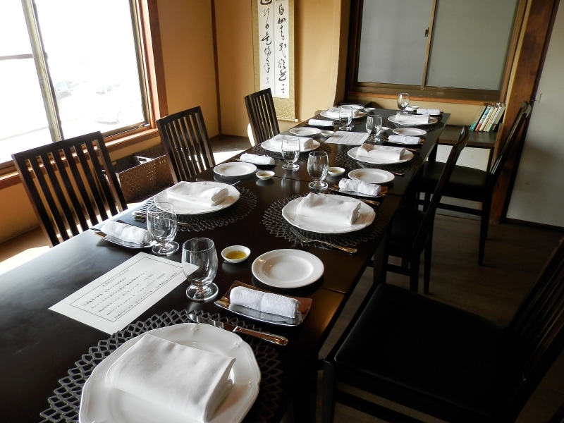 シックで上質な空間の店内