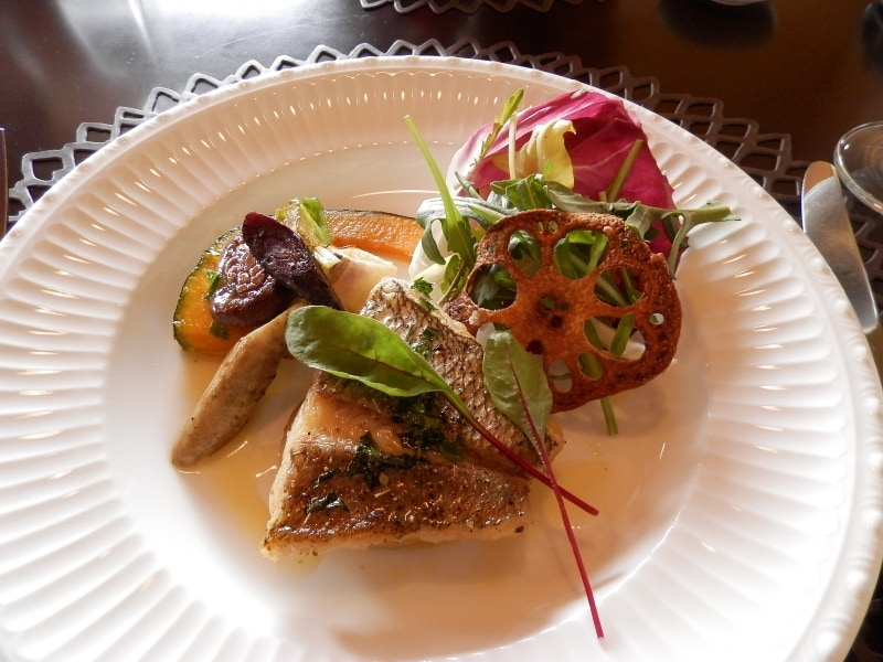 メインの真鯛のポワレ