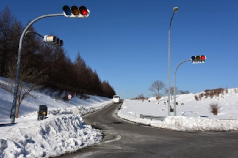 高速を降りると、路肩にはかなりの残雪が