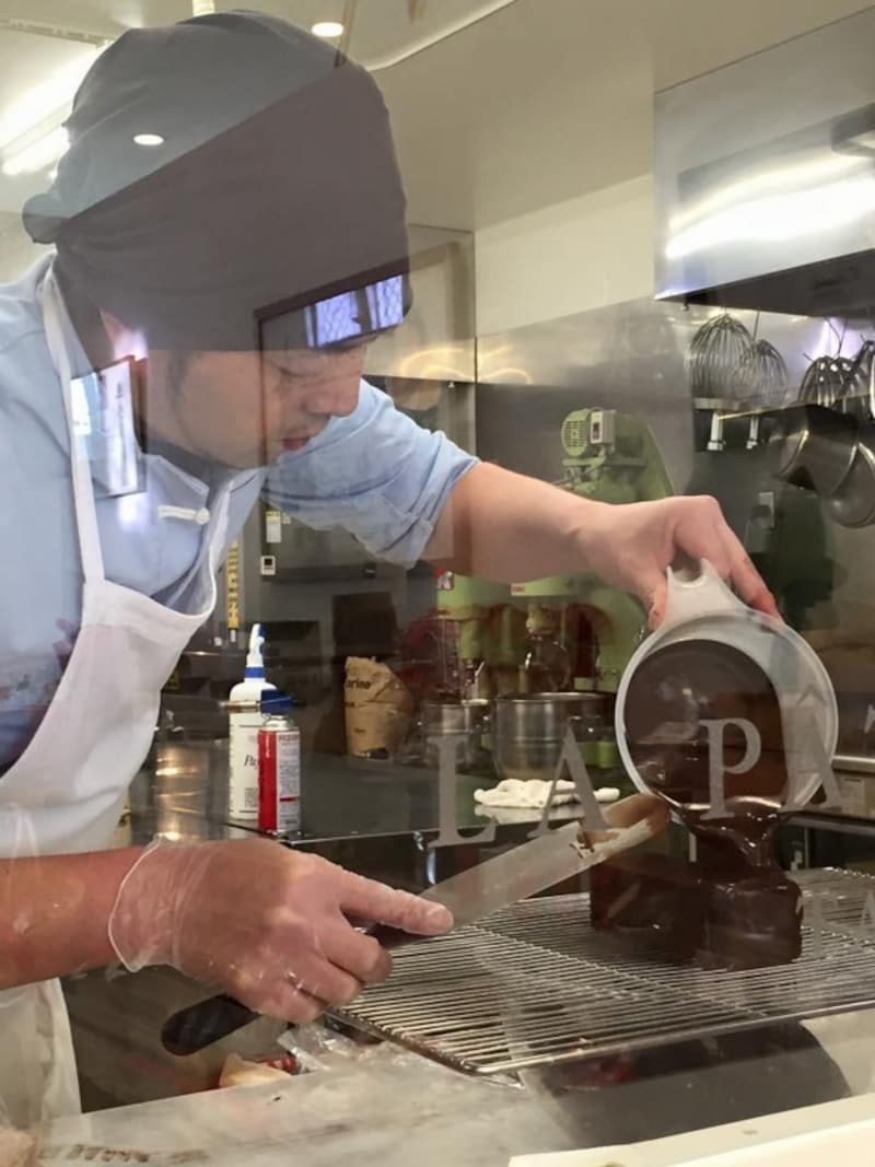 「ラ・パティスリー・ベルジュ」の鈴木貴信シェフ