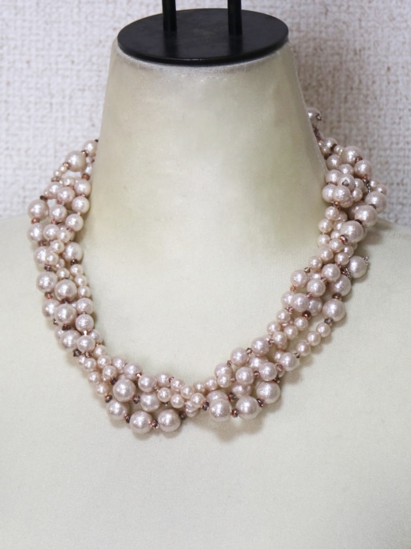 パールのマルチネックレス