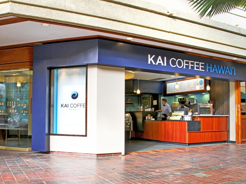 ワイキキの真ん中、ハイアットリージェンシーの噴水広場にあって好アクセスのカイ・コーヒー