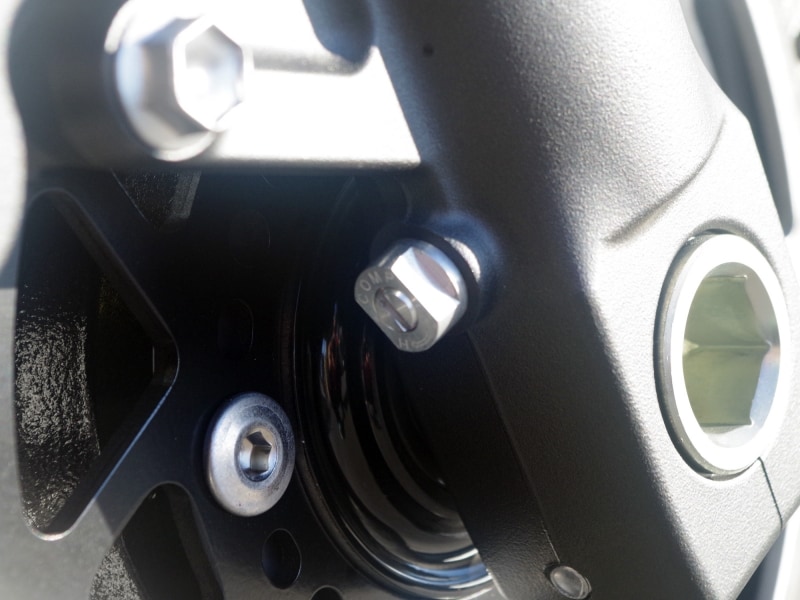 ZRX1200フロントサスペンション圧側減衰調整はマイナスドライバー一本で可能