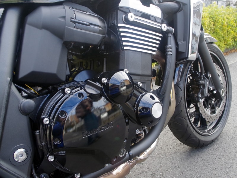 ZRX1200DAEGの4気筒エンジン