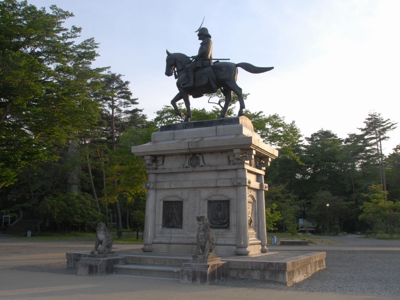 伊達正宗騎馬像