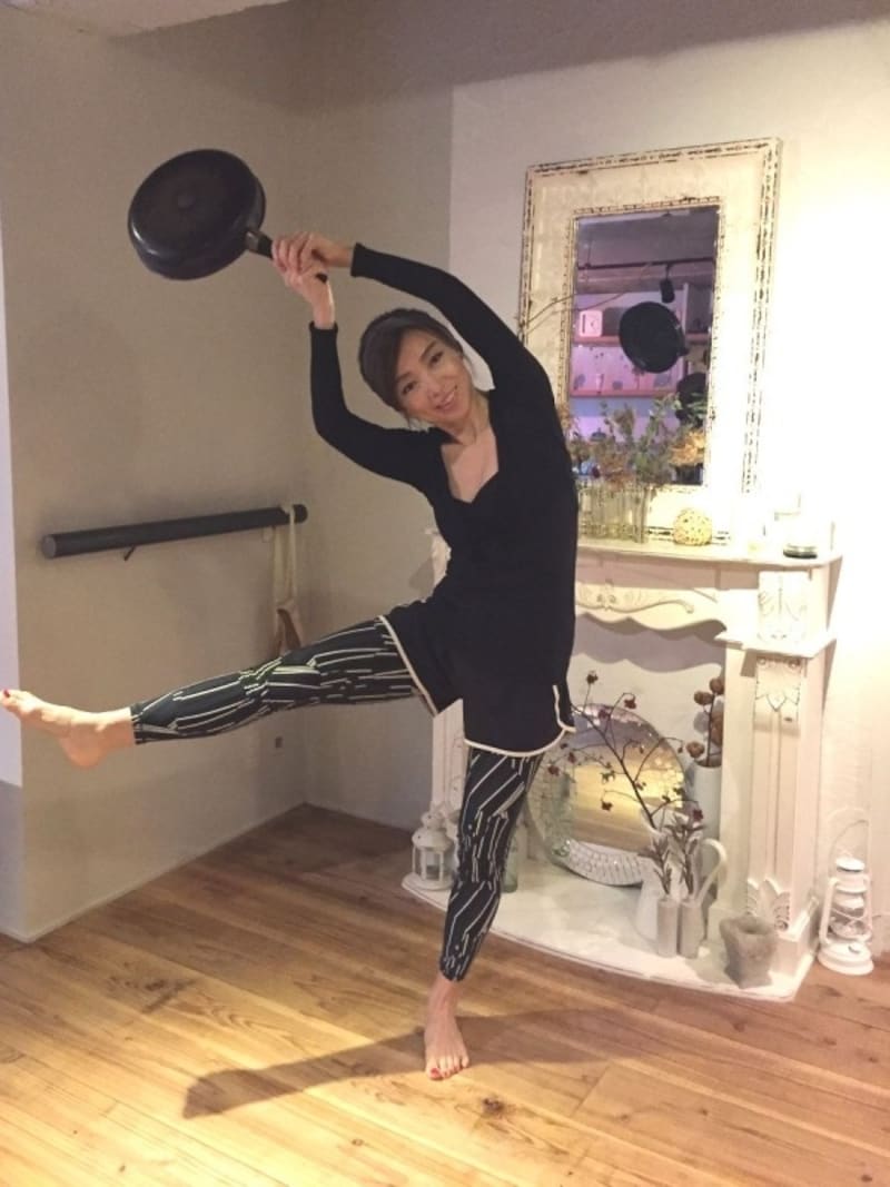 脚を真横になるべく高く！