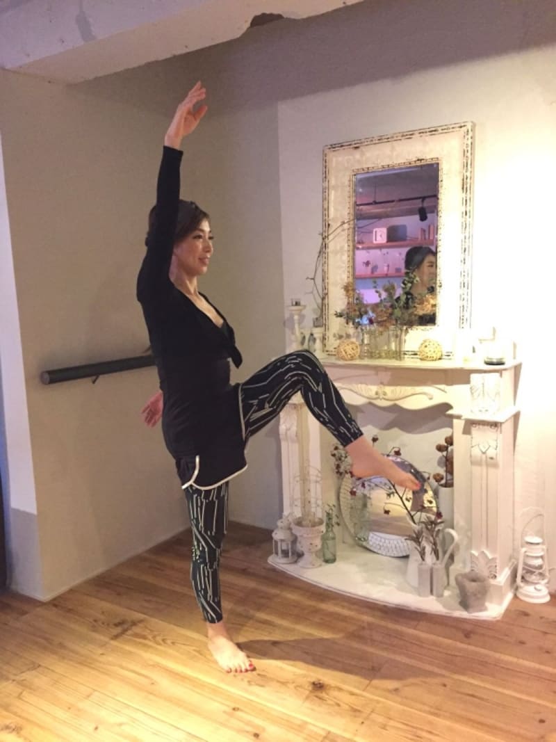 腕も脚も高く上げて！