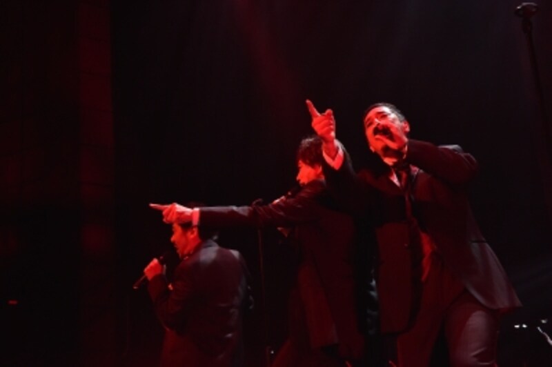 「cube三銃士Mon STARSコンサート」2015年公演より。撮影：江熊麗志