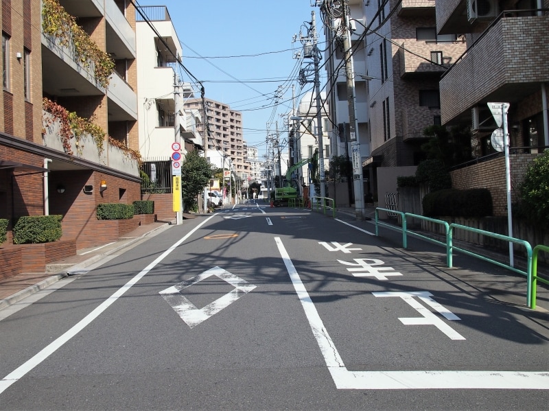 坂が三段になっているので、この名前がつけられた