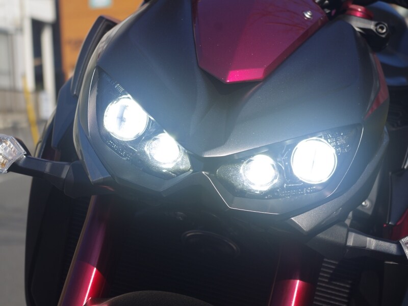 ハイビーム時には4灯全てが点灯する