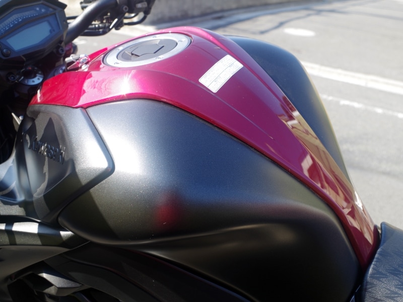 美しいラインを描くZ1000の燃料タンク