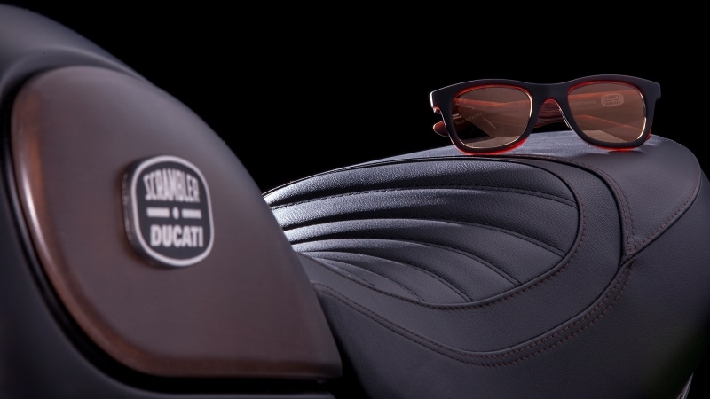 伊アパレルブランド「イタリア インディペンデント」がスクランブラーのために手がけたオリジナルサングラスも多数ラインナップ