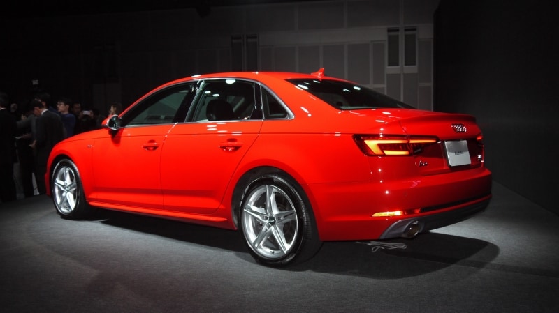 新型アウディA4