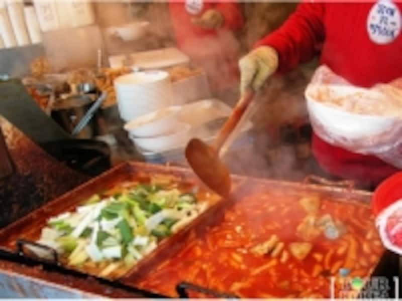 手軽に食べれる韓国のB級グルメ「トッポキ」