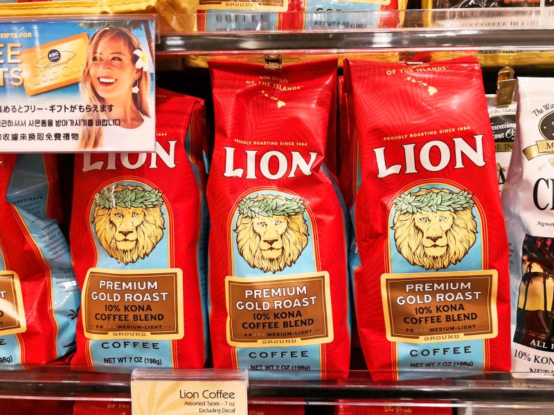 ABCストアで扱うライオン・コーヒーは7oz。この日は5.39ドルで販売