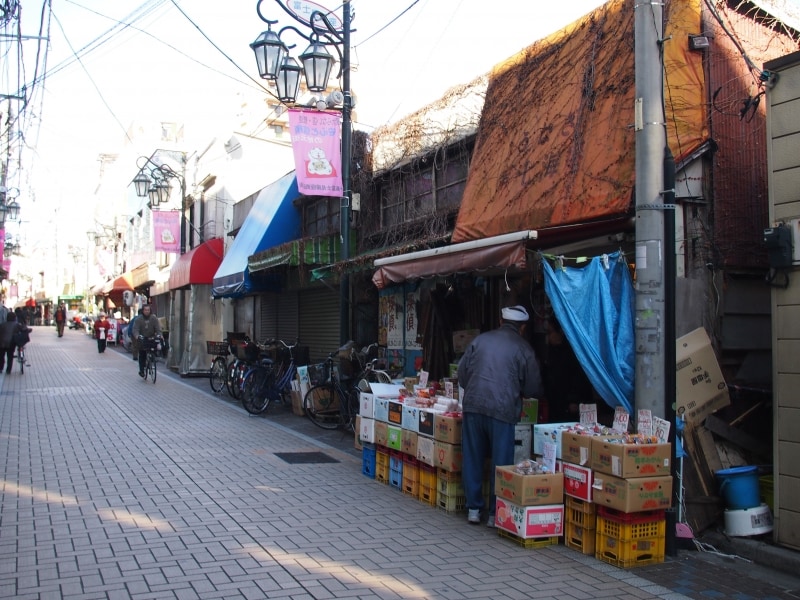 環七まで上り坂の商店街。昔は富士山が見えたのかもしれない