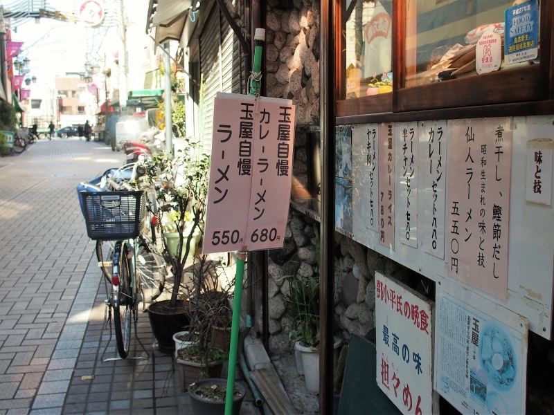 カレーラーメンが自慢メニューというのも珍しい