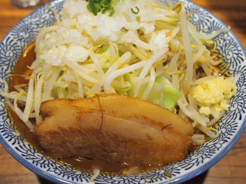 ニンニクが添えられている