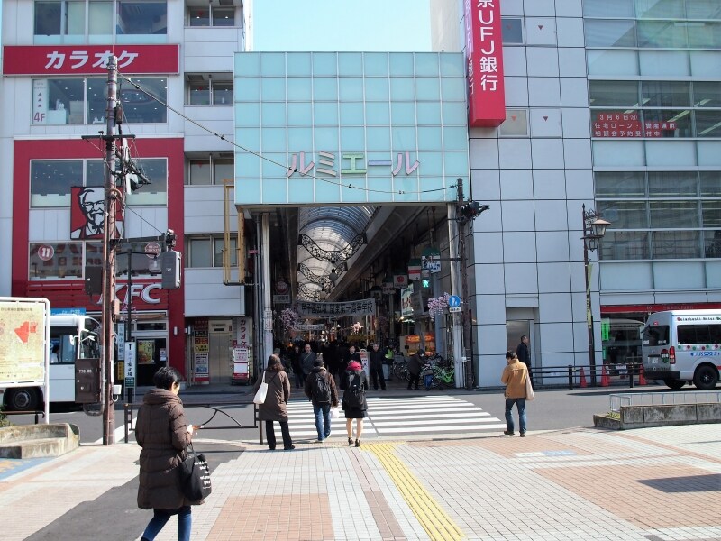 全長420メートルに約140の店舗がある