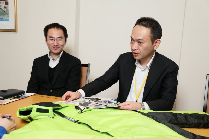 ワークマン商品部の中村氏（左）と八木氏（右）