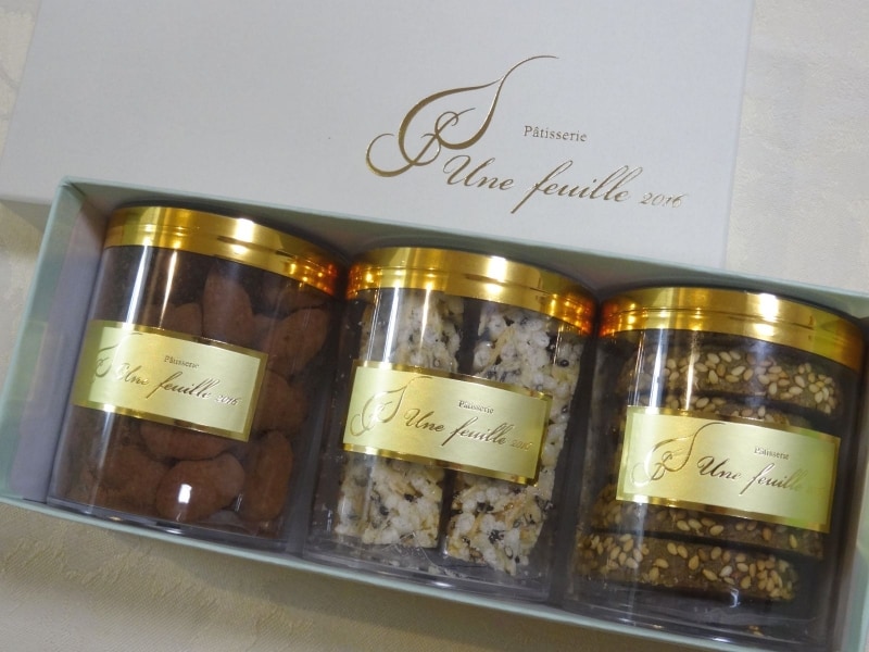 「パティスリー アンフィーユ2016」のクッキー類とチョコレートがけの「アマンドカラメリーゼ」