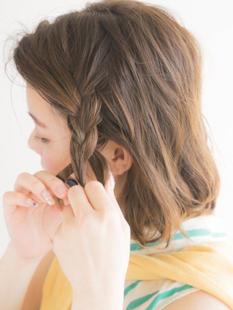 顔側に引っ張りすぎないように編む