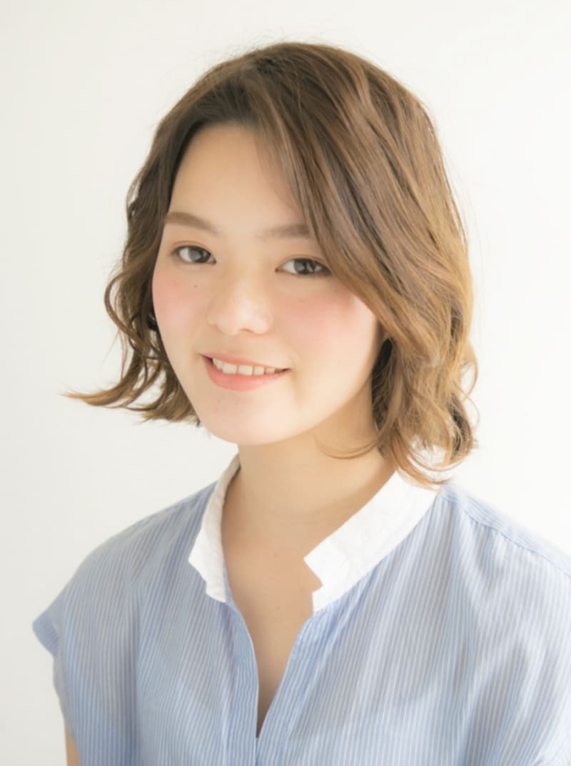 ゆるくパーマのかかったボブ