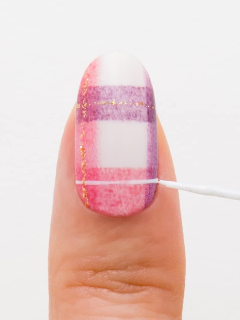 細いラインを重ねて立体感をプラス