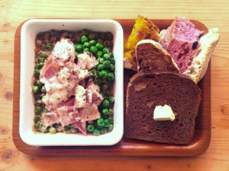 ベイクスとパンの盛り合わせ(860円～）