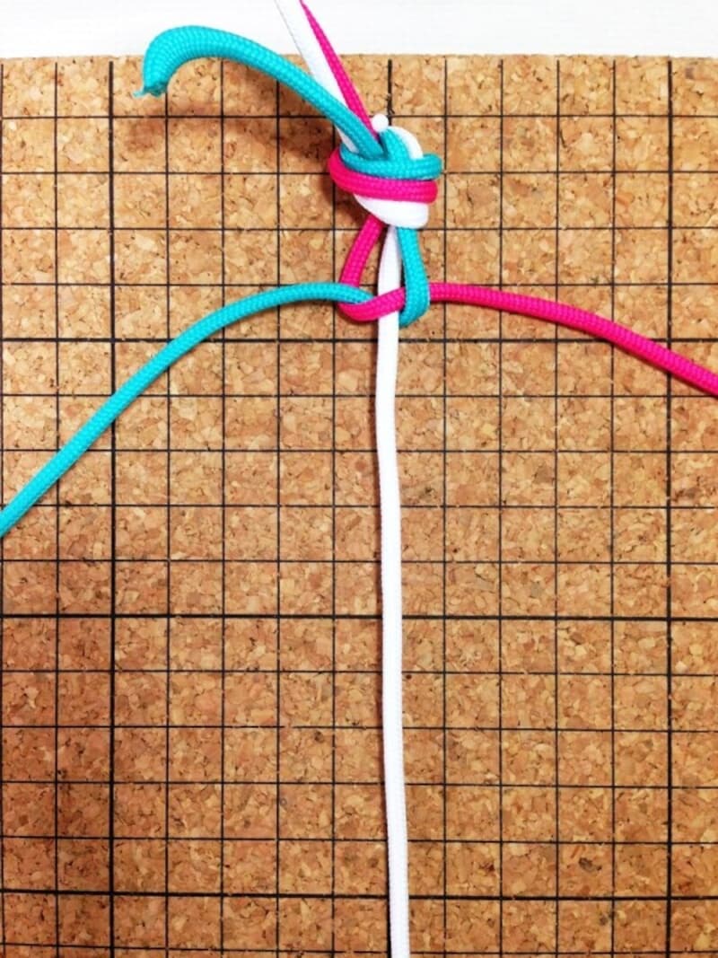 左右均等な力で引くのがコツ。