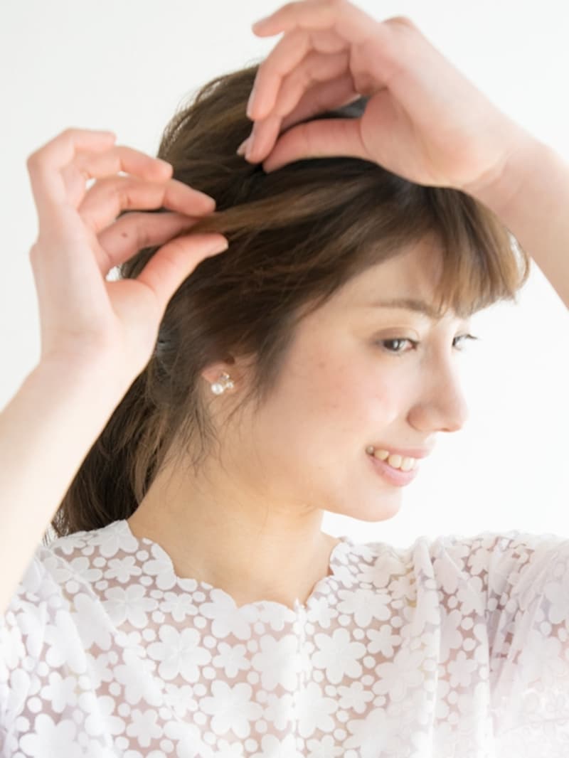 顔周りも毛束を引き出し凹凸感を出します