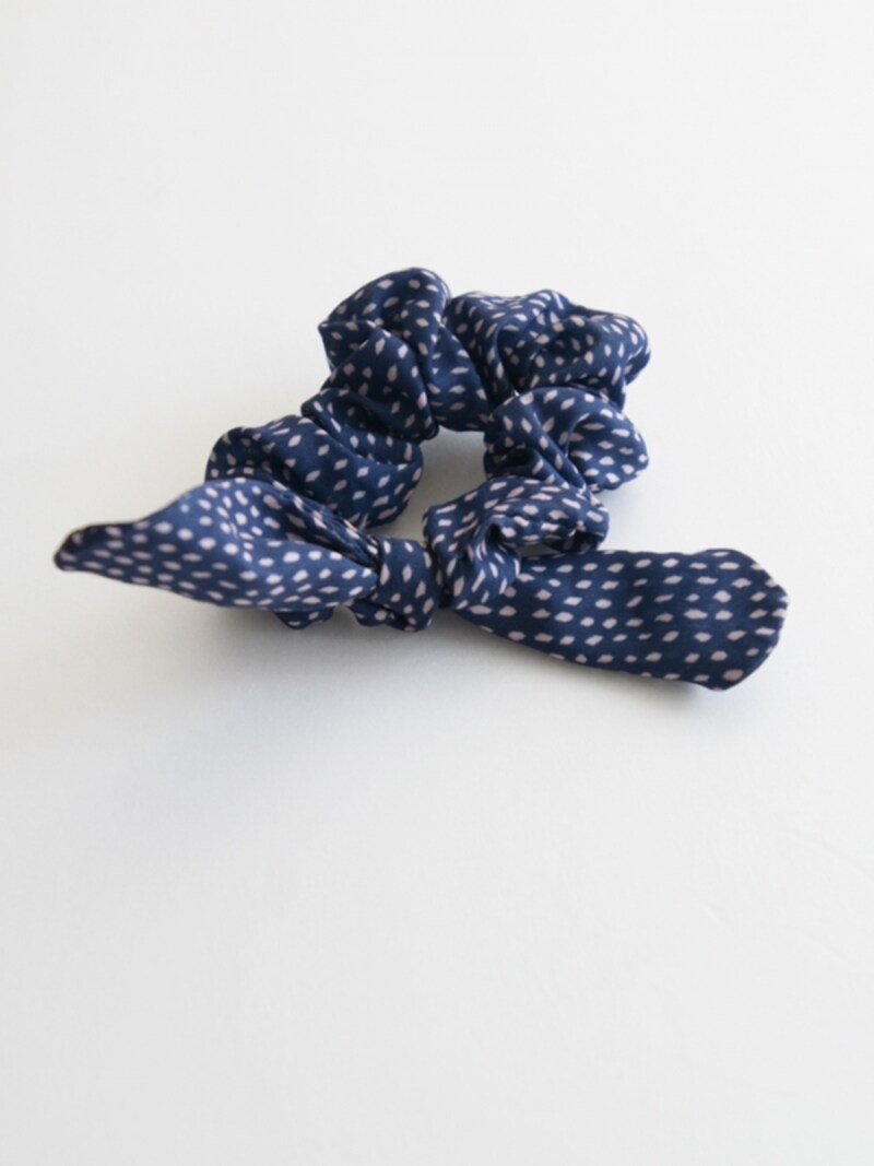 リボンモチーフのシュシュ