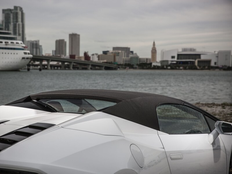 ランボルギーニウラカンLP610-4スパイダー