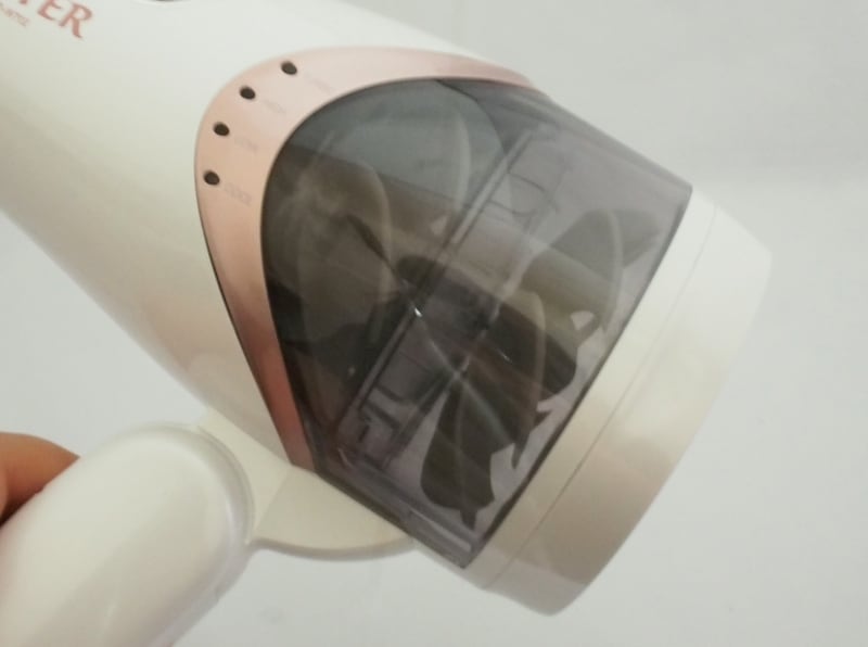 2つのファンがパワフルな風を生み出します