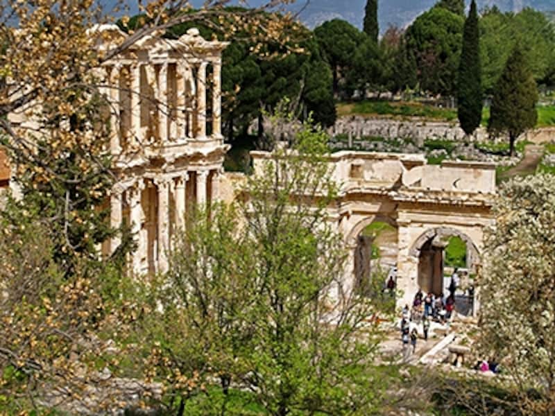 セルシウス図書館と、マゼウスとミトリダテスの門