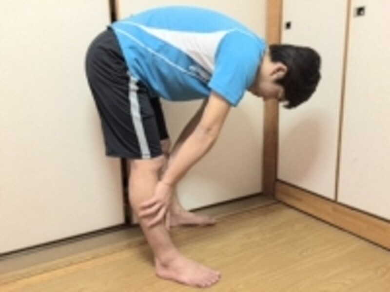 急に上半身を倒さず、腰に注意を払いながら動かしていきましょう