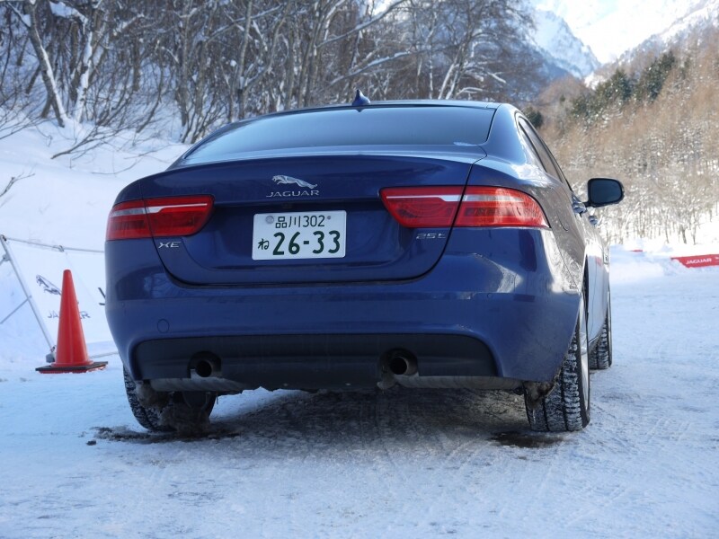 ジャガーXE