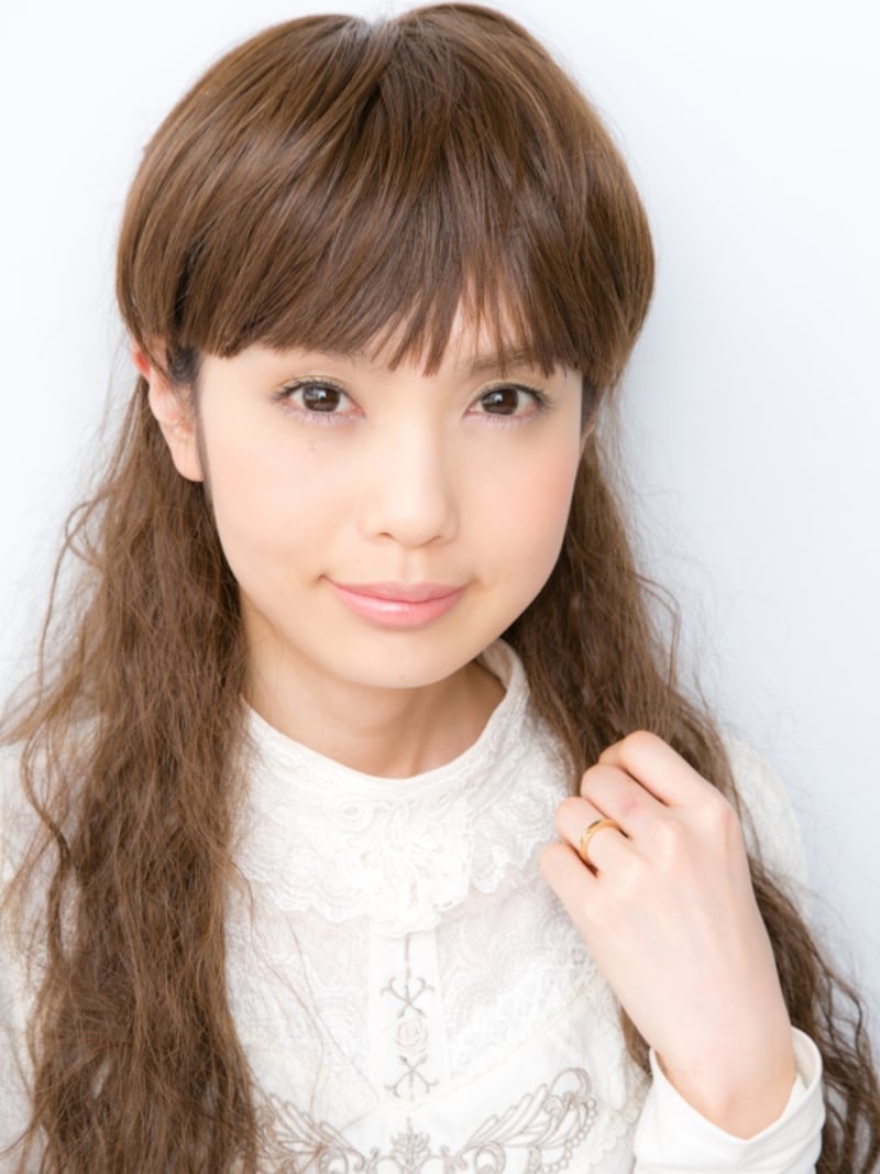 横ラインを強調してふんわり優しく女性らしい雰囲気に